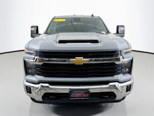 Used 2024 Chevrolet Silverado 3500 LT w/ Convenience Package AWD/4WD image 2