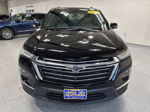Used 2023 Chevrolet Traverse LT w/ LT Premium Package AWD/4WD image 2