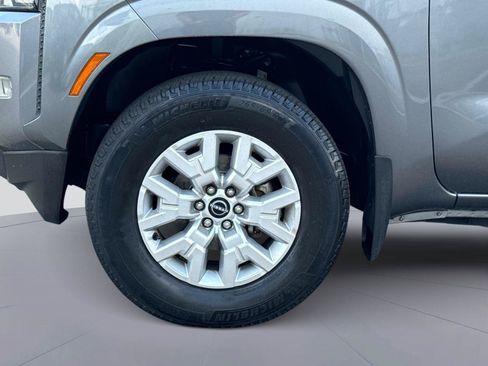 Used 2023 Nissan Frontier SV w/ SV Convenience Package RWD image 11