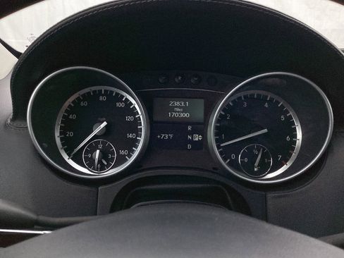 Used 2011 Mercedes-Benz GL 550 4MATIC image 38