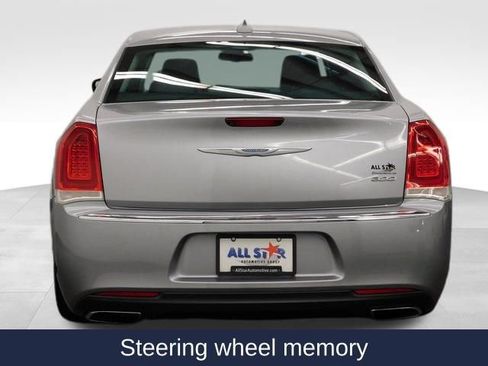 Used 2018 Chrysler 300 Limited image 12