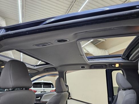 Used 2015 Toyota Sienna Limited FWD image 42