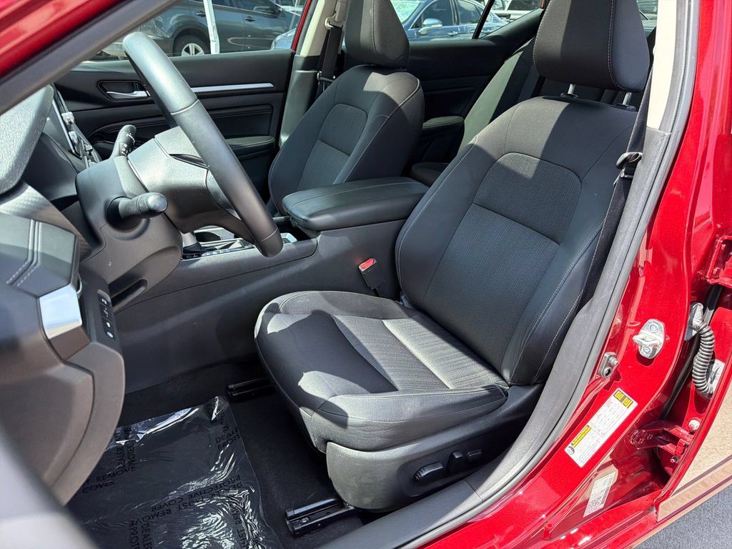 Used 2021 Nissan Altima 2.5 SV w/ SV Premium Package FWD image 32