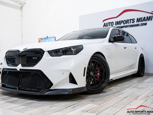 Used 2026 BMW M5 Touring AWD/4WD image 3