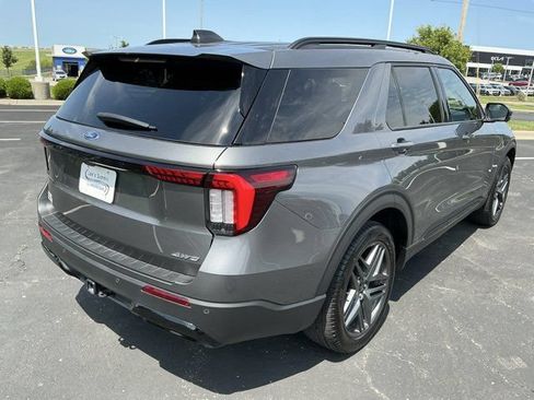 Used 2025 Ford Explorer ST-Line w/ ST-Line Street Pack AWD/4WD image 4
