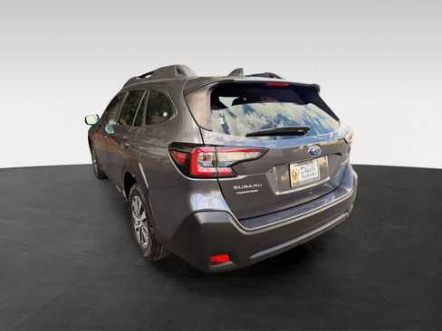 Used 2025 Subaru Outback Premium AWD/4WD image 4