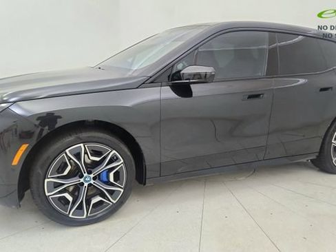 Used 2024 BMW iX xDrive50 w/ Sport Package AWD/4WD image 3
