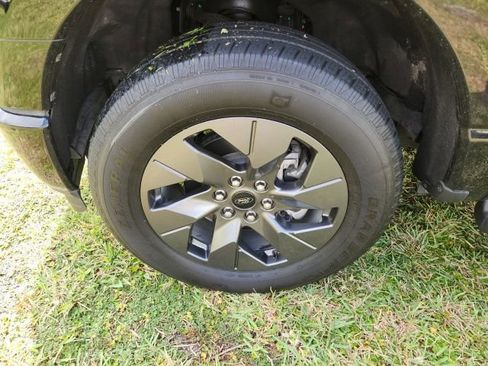 Used 2023 Ford F150 Lightning Lariat image 7