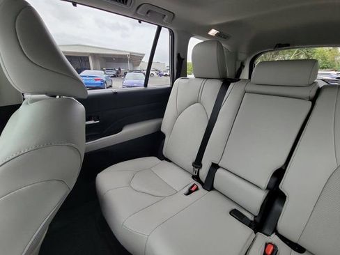 Used 2026 Toyota Grand Highlander XLE FWD image 4