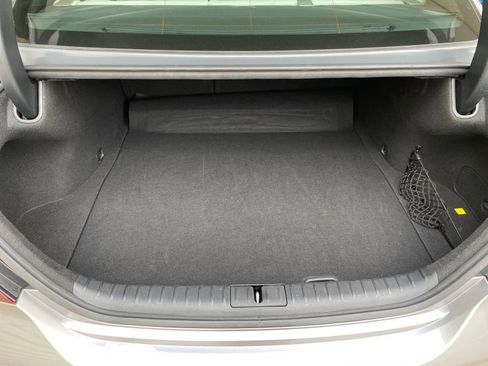 Used 2025 Genesis G70 2.5T image 31