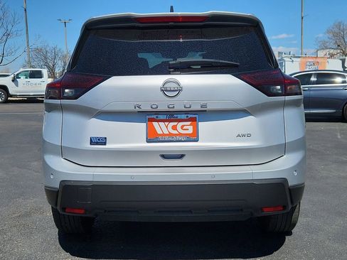 Used 2024 Nissan Rogue S image 12