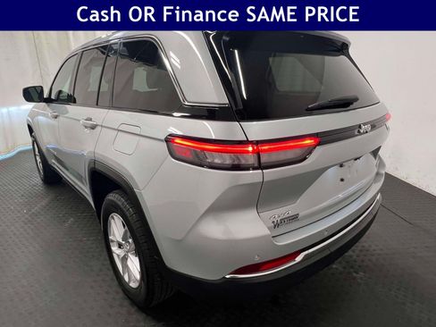 Used 2025 Jeep Grand Cherokee Laredo X w/ Luxury Tech Group I AWD/4WD image 10