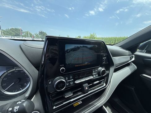 Used 2024 Toyota Highlander XSE FWD image 21