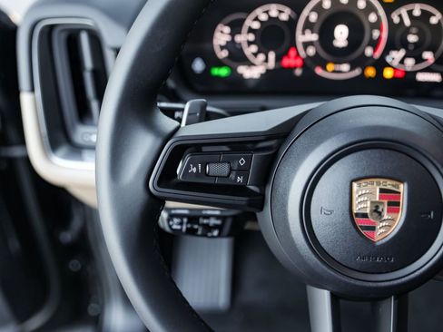 Used 2026 Porsche Cayenne image 20
