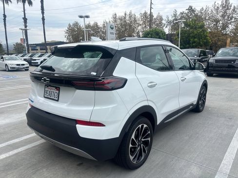 Used 2022 Chevrolet Bolt EUV Premier w/ Sun & Sound Package FWD image 3