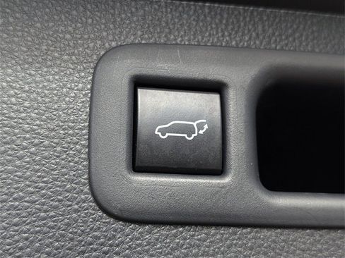 Used 2021 Toyota Highlander LE image 29