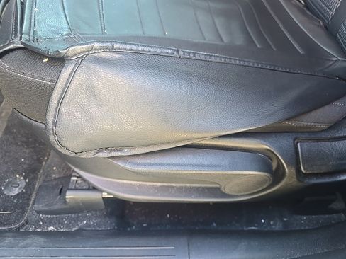 Certified 2023 Kia Sorento LX image 9