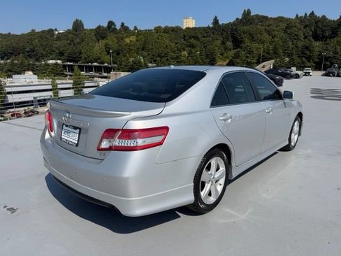 Used 2011 Toyota Camry SE FWD image 3