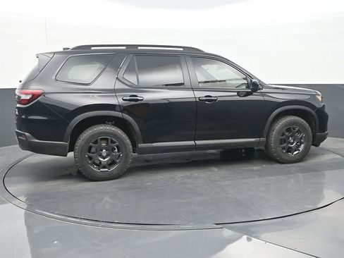 Used 2025 Honda Pilot TrailSport image 8