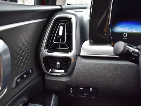 Used 2023 Kia Sorento SX image 29