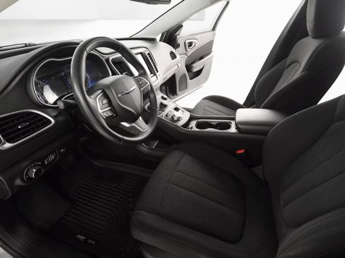 Used 2015 Chrysler 200 Limited w/ Convenience Group image 11