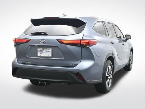 Used 2022 Toyota Highlander XLE image 7