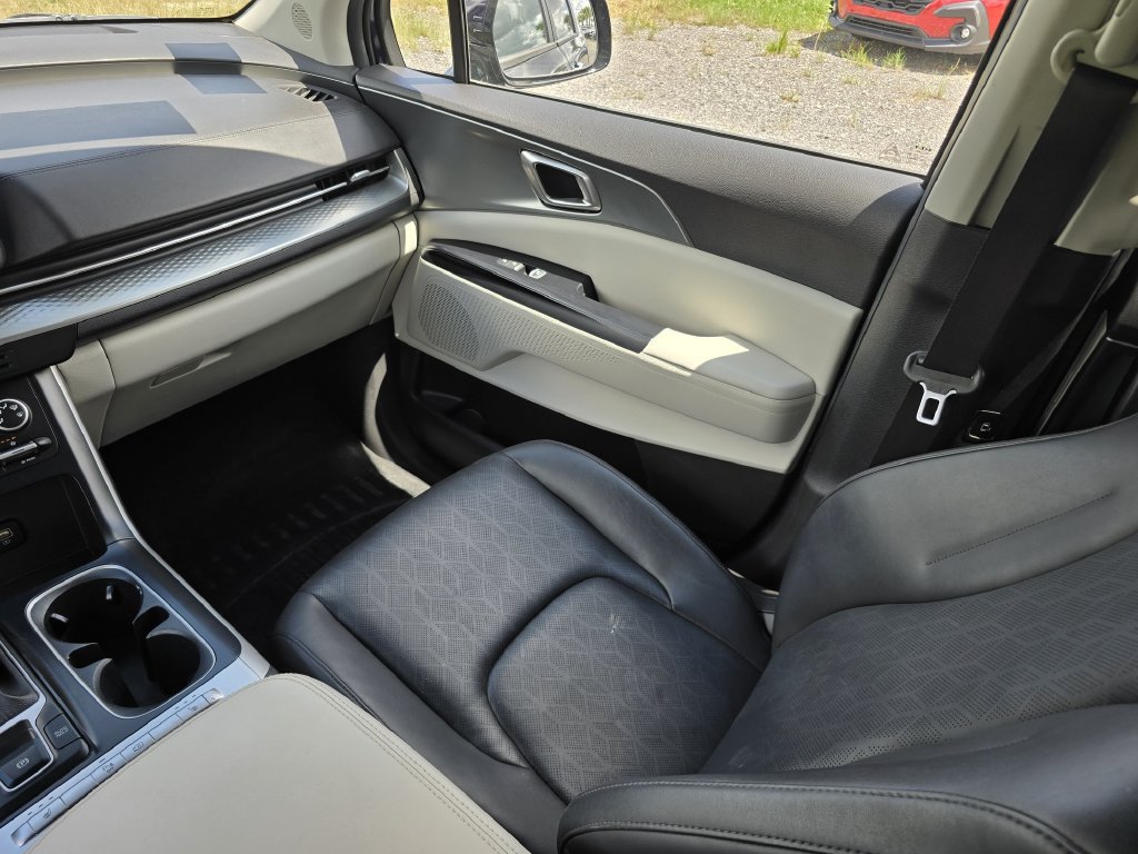Certified 2022 Kia Carnival LX FWD image 21