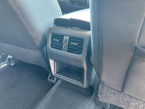 Used 2023 Nissan Rogue S image 40