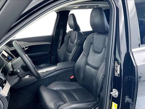 Used 2025 Volvo XC90 T8 Ultra w/ Lounge Package AWD/4WD image 32