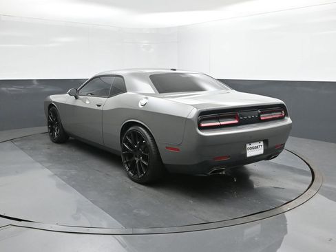 Used 2017 Dodge Challenger SXT image 5