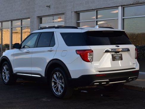 Used 2022 Ford Explorer XLT w/ Equipment Group 202A image 4