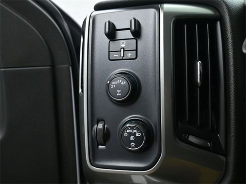 Used 2018 Chevrolet Silverado 1500 LT w/ Rally 2 Edition image 33