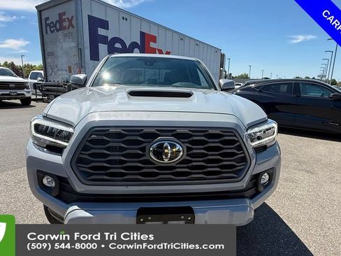 Used 2020 Toyota Tacoma TRD Sport w/ Technology Package AWD/4WD image 2