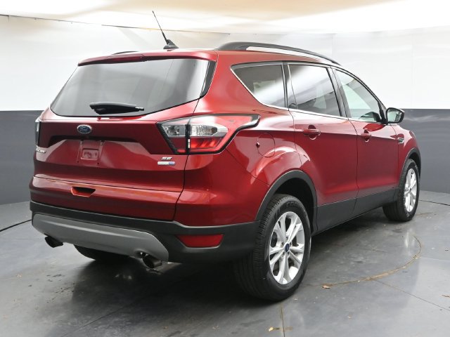 Used 2018 Ford Escape SE w/ SE Sync 3 Package AWD/4WD image 5
