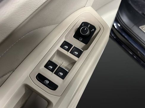 Used 2021 Volkswagen Atlas SEL Premium image 22