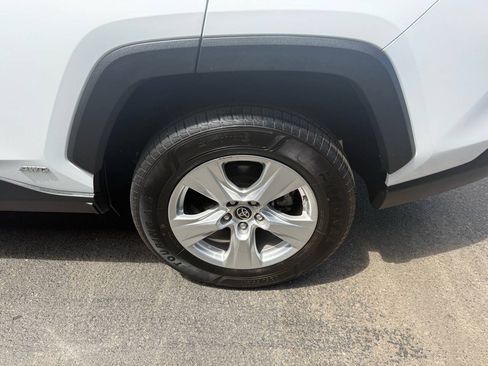 Used 2021 Toyota RAV4 LE AWD/4WD image 41
