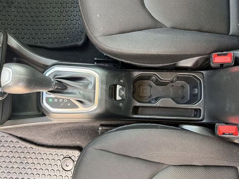 Used 2023 Jeep Renegade Latitude AWD/4WD image 17