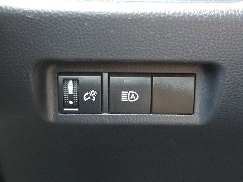 Used 2021 Toyota RAV4 LE image 12