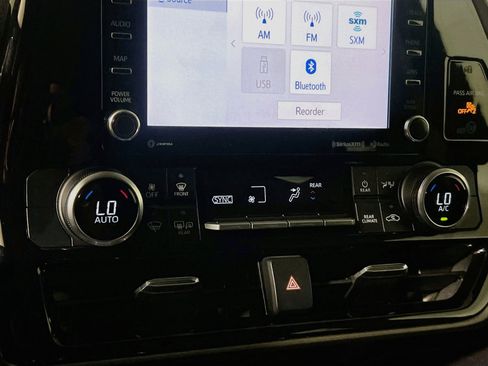 Used 2020 Toyota Highlander LE FWD image 26