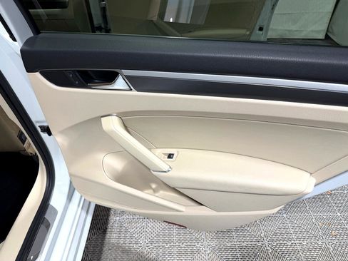 Used 2017 Volkswagen Passat 1.8T R-Line image 16