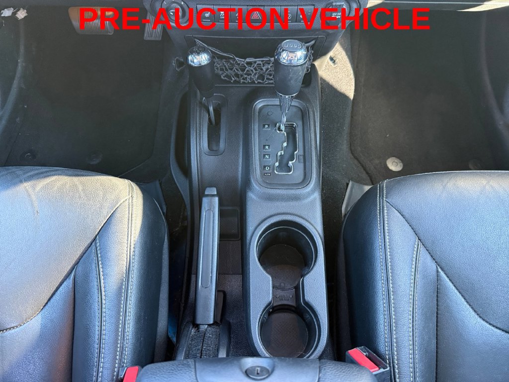 Used 2015 Jeep Wrangler Unlimited Sahara w/ Connectivity Group AWD/4WD image 15