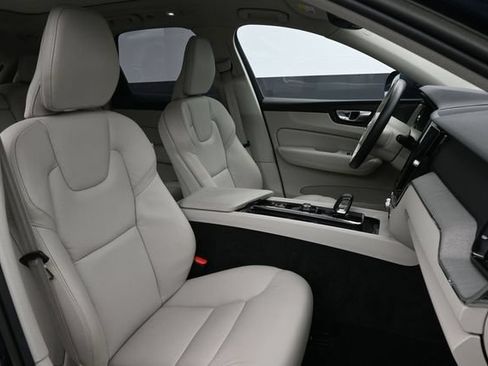 Used 2023 Volvo XC60 B5 Plus AWD/4WD image 30