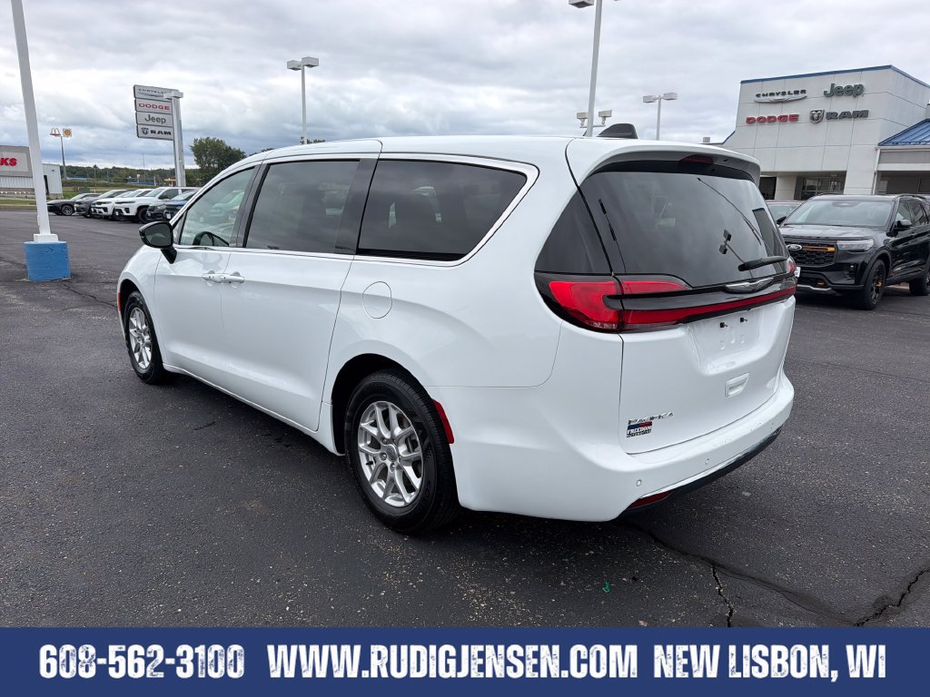Used 2025 Chrysler Pacifica Select FWD image 3