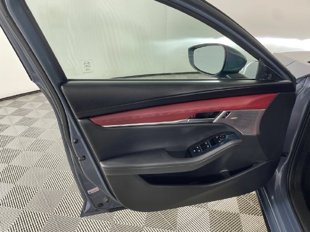 Used 2020 MAZDA MAZDA3 Hatchback w/ Premium Package FWD image 18