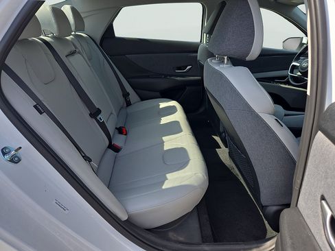 Certified 2025 Hyundai Elantra Limited FWD image 31