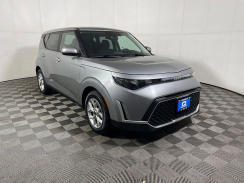 Used 2023 Kia Soul S image 2