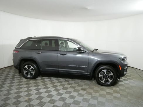 Used 2022 Jeep Grand Cherokee Limited 4xe image 2