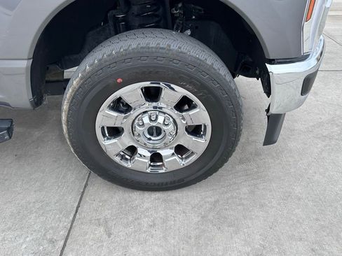 Used 2025 Ford F250 Lariat w/ Chrome Package image 6