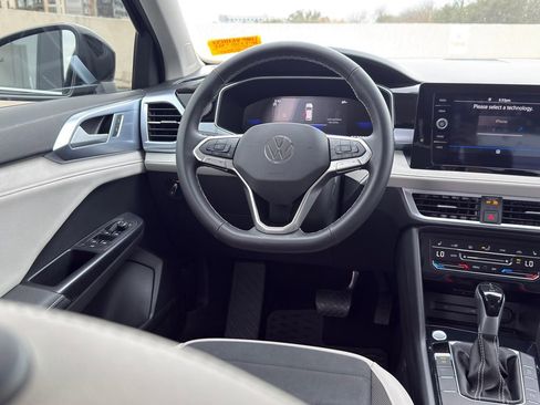 New 2025 Volkswagen Taos SE FWD image 27