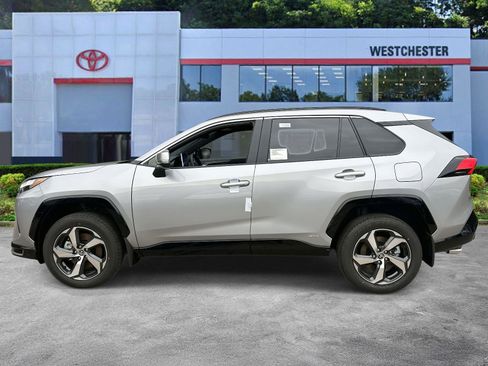 New 2025 Toyota RAV4 SE image 7